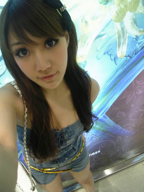 网游美女小訫海量街头低胸自拍 - 新西兰中文门