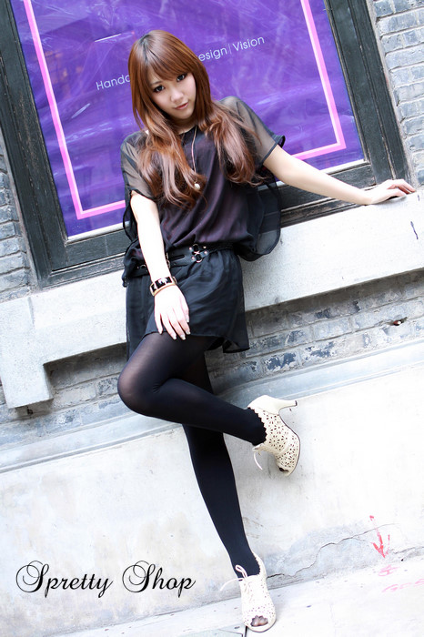 网游美女小訫海量街头低胸自拍 - 新西兰中文门